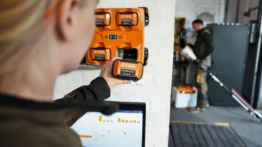 Premier chargeur multiple pour les batteries STIHL
