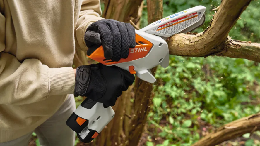 STIHL GTA 30 : nouvelle scie de jardin à batterie puissante et ergonomique