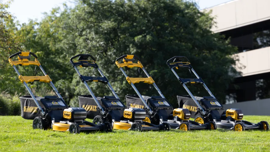 Guide d'achat : tondeuses à batterie DEWALT