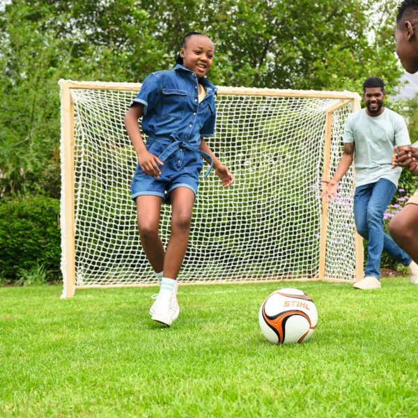 Tuto DIY : Comment fabriquer un but de football en bois avec STIHL