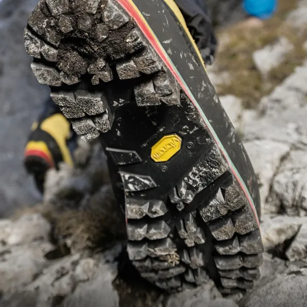 Changez la semelle VIBRAM® de vos chaussures SOLIDUR : des chaussures faites pour durer !