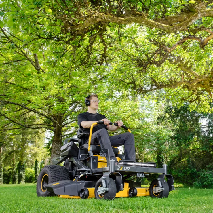 Tracteur tondeuse thermique CUB CADET Z3 137 — 6