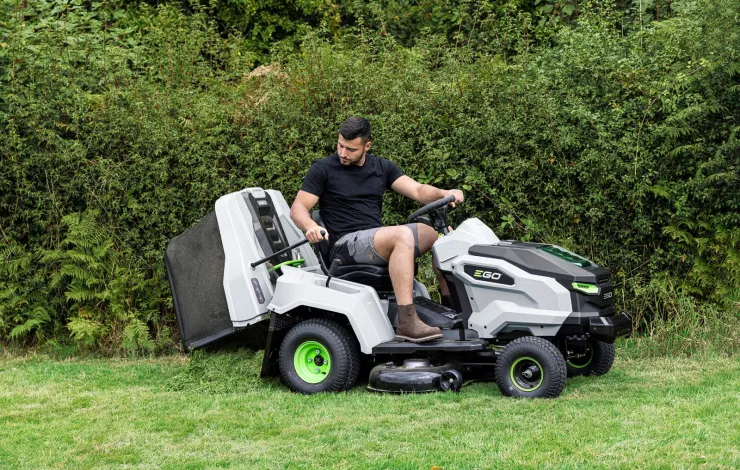 Tracteur tondeuse à batterie EGO TR3801E-B — 3