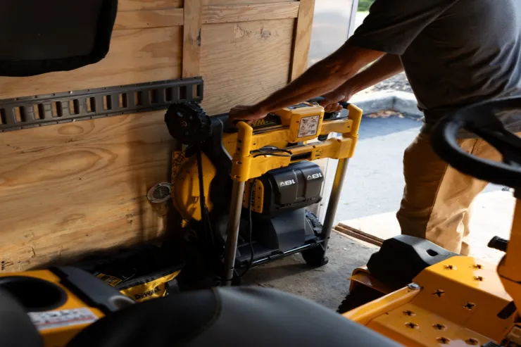 Tondeuse à batterie DEWALT DCMWSP156 - Starter pack offert — 6