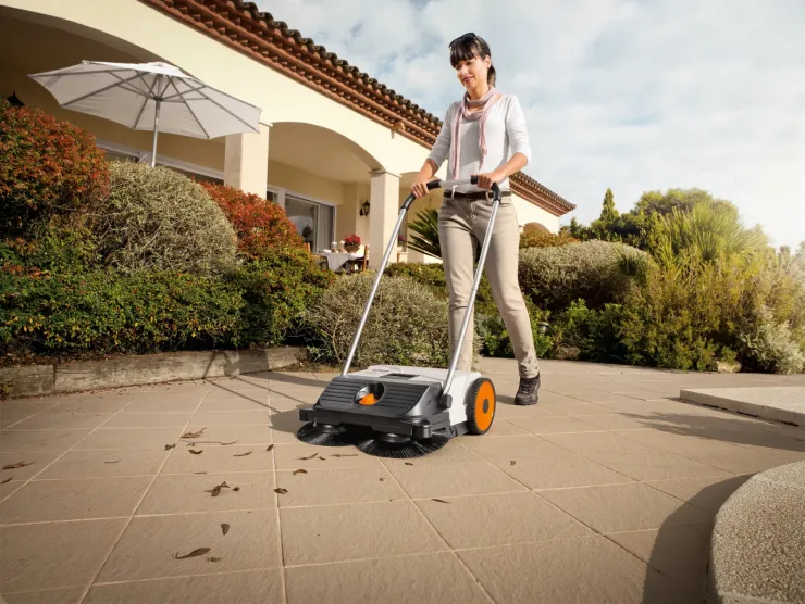 Balayeuse mécanique STIHL KG 550 — 3