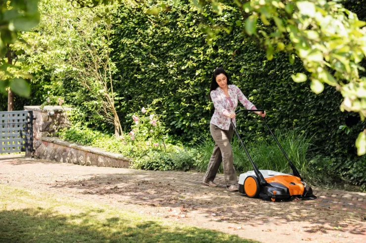 Balayeuse mécanique STIHL KG 770.0 — 3