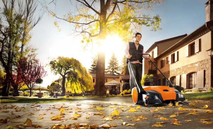 Balayeuse mécanique STIHL KG 770.0 — 4