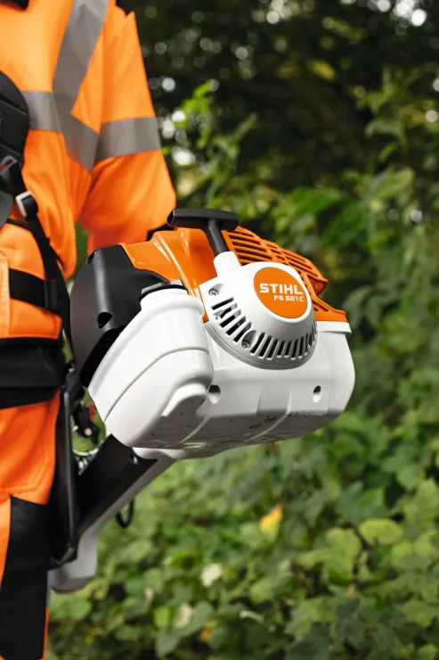Débroussailleuse thermique STIHL  FS 561 C-EM avec couteau à taillis — 2