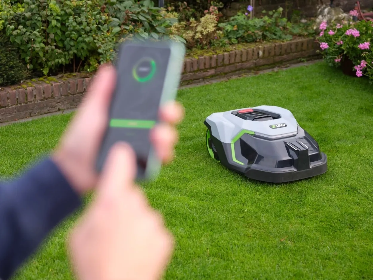 Contrôle d'un robot tondeuse EGO avec l'application EGO Connect
