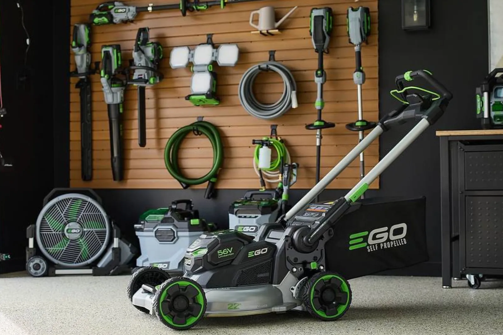 Garage avec outils à batterie EGO