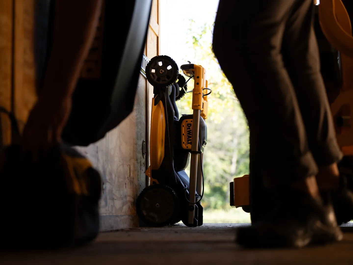 Tondeuse DEWALT repliée