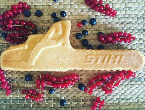 Un cake en forme de tronçonneuse STIHL
