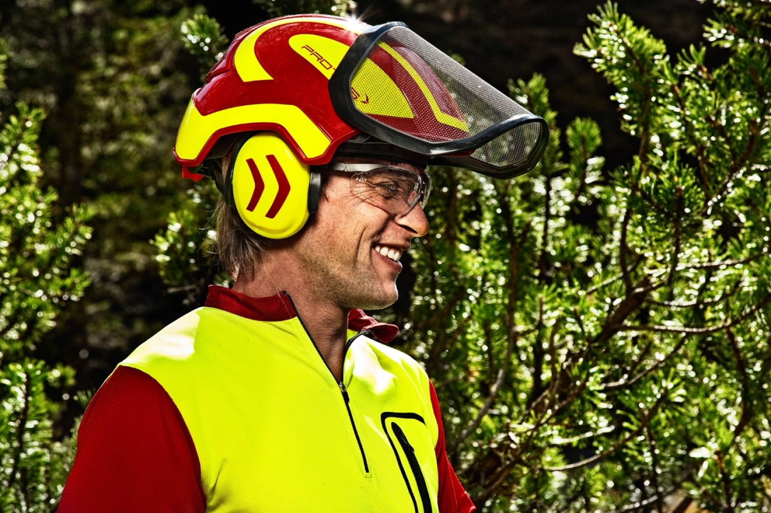 Casque forestier Integral Forest Protos® - Coloris rouge et jaune fluo