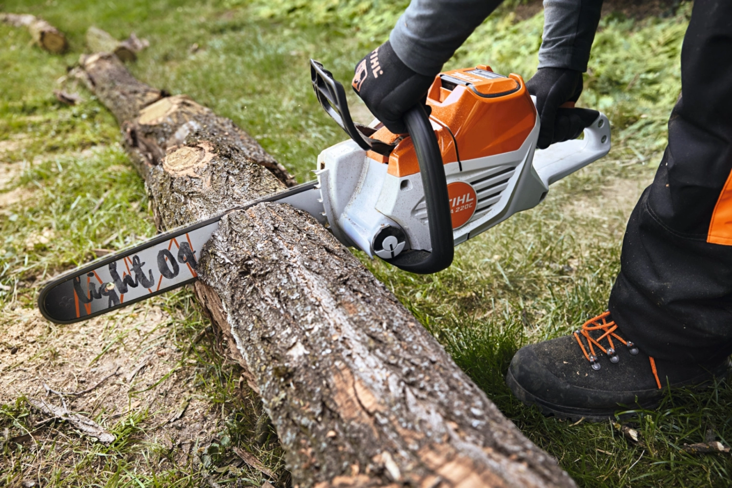 Tronçonneuse MSA 220 C-B STIHL - Puissance de coupe et un confort