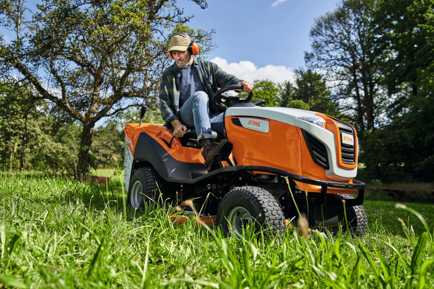 Tondeuses autoportées et tracteurs de jardin