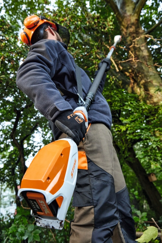 Perche d'ébranchage HTA 86 STIHL - Portée optimale grâce au manche  télescopique