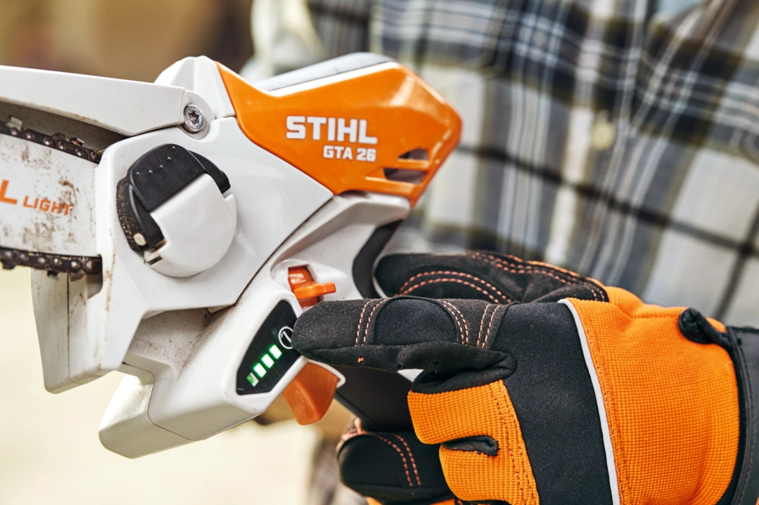 Le cadeau idéal pour Noël : La scie de jardin Stihl GTA26 à