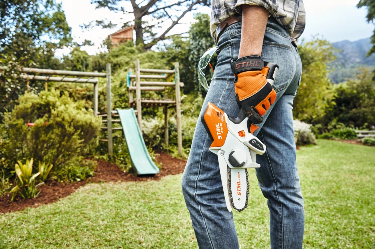 STIHL GTA 26 Mini Tronçonneuse avec Batterie et Chargeur