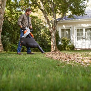 STIHL lance son premier aspiro-souffleur à batterie