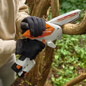 STIHL GTA 30 : nouvelle scie de jardin à batterie puissante et ergonomique