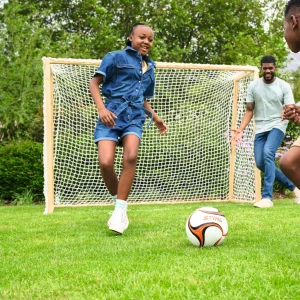 Tuto DIY : Comment fabriquer un but de football en bois avec STIHL