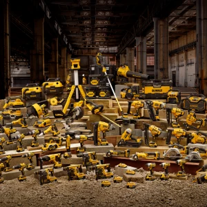 Du chantier au jardin : la puissance et l’écosystème DEWALT au service de vos espaces extérieurs