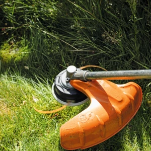 Gérer la longueur du fil de coupe sur une tête STIHL