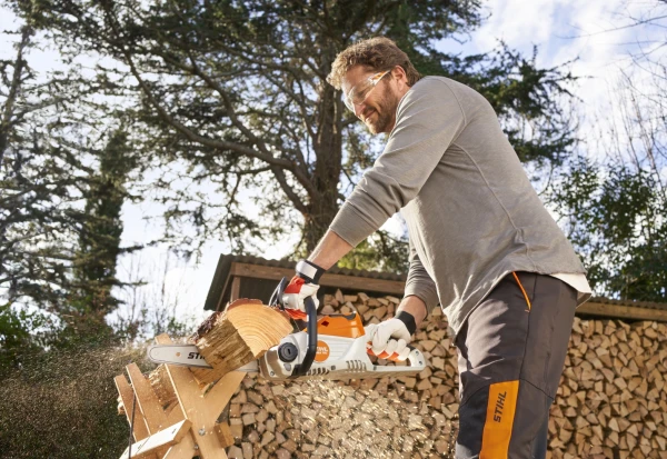 Tronçonneuse Stihl et affûteuse de chaine - Outillage à main 