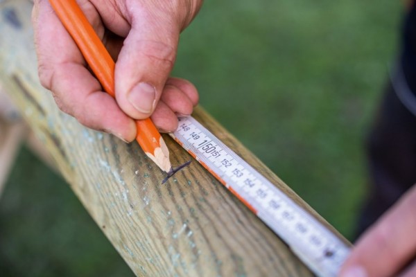 Marquage avec un crayon de maçon