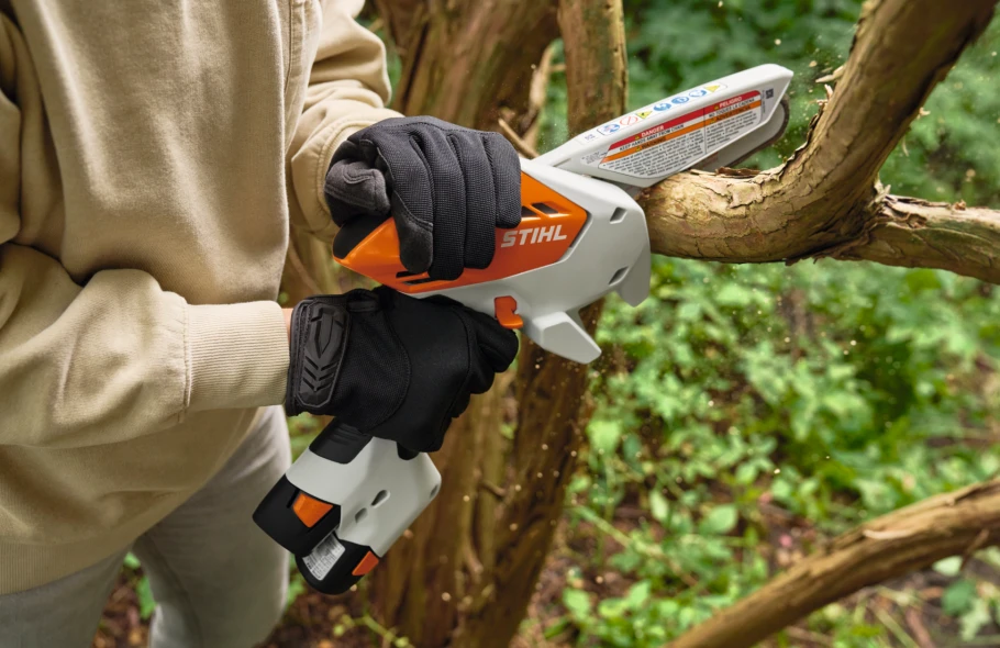STIHL GTA 30 : nouvelle scie de jardin à batterie puissante et ergonomique