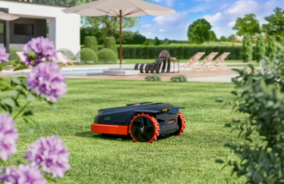 Les meilleurs robots tondeuses GPS : le comparatif