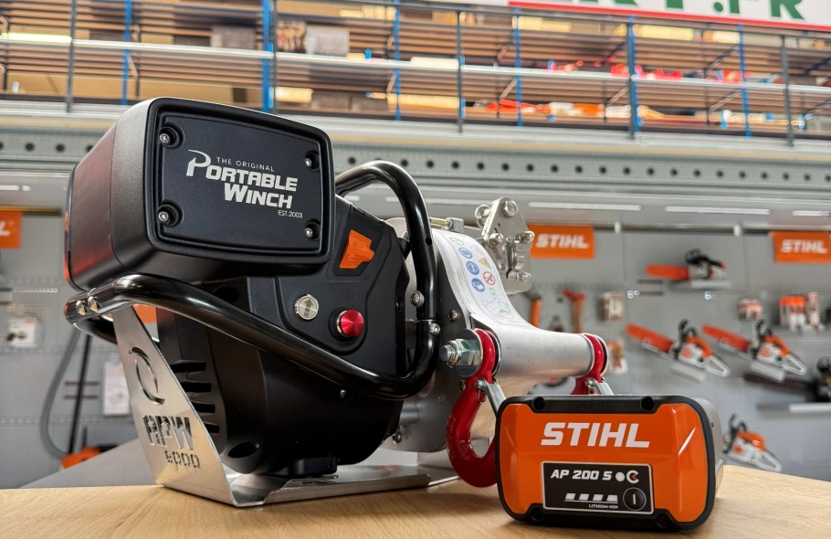 PORTABLE WINCH APW6000 : Premier treuil à batterie compatible STIHL AP